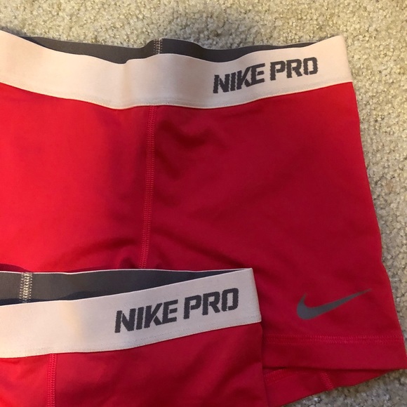 Red nike pros - Picture 2 of 3